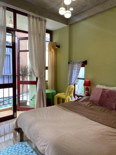 Vinh Trung House | Tiny bright house Autum space