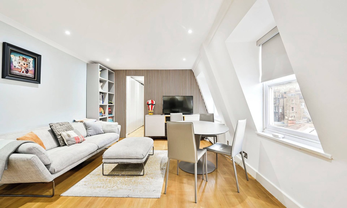 South Kensington Apartment | Top-Floor Spa Tub Flat, 3-Min Tube