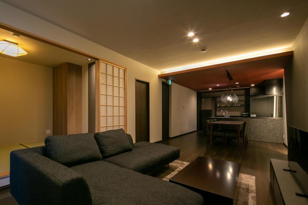 Nakamura Apartment | trive meieki taikodori1 8名から12名宿泊可能 1台無料駐車場付き 新築戸建て貸し切り