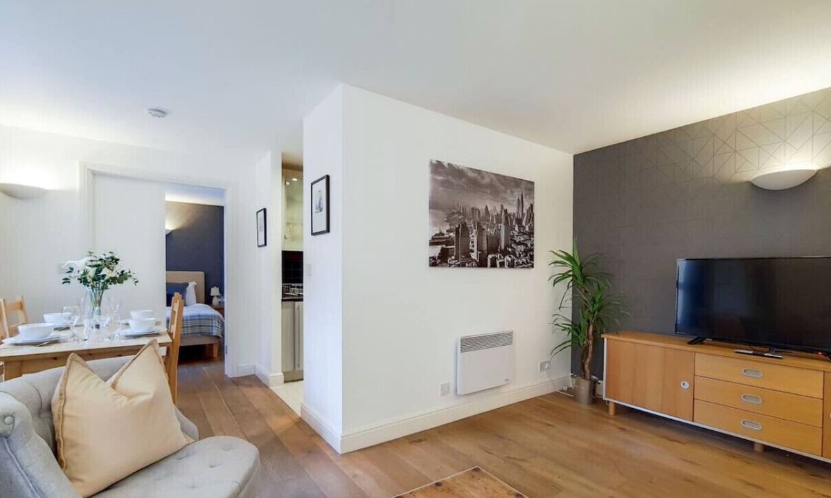 Whitechapel Apartment | Two Bedroom, Serviced Apartment in Aldgate East