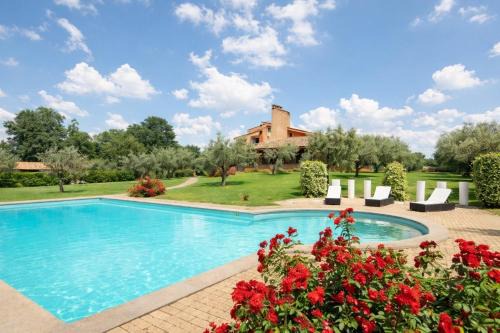 Zona III Marcigliana Villa | Ultra Luxe Villa w Stunning Pool Paradise