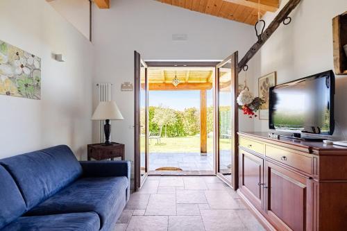 Montoro House | Umbrian olive grove cottage- pool & garden retreat