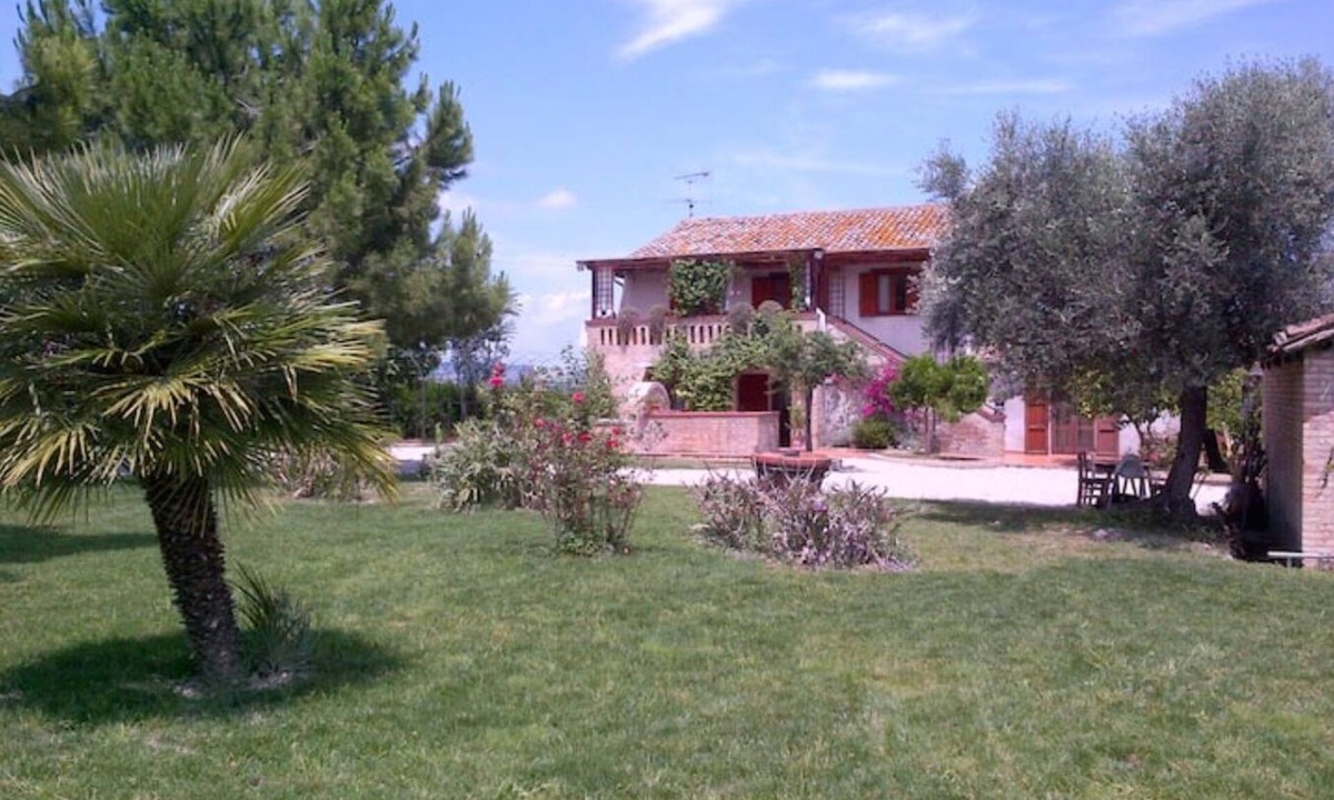 Notaresco Apartment | Vacation apartment with pool in historic country house Casa Norina