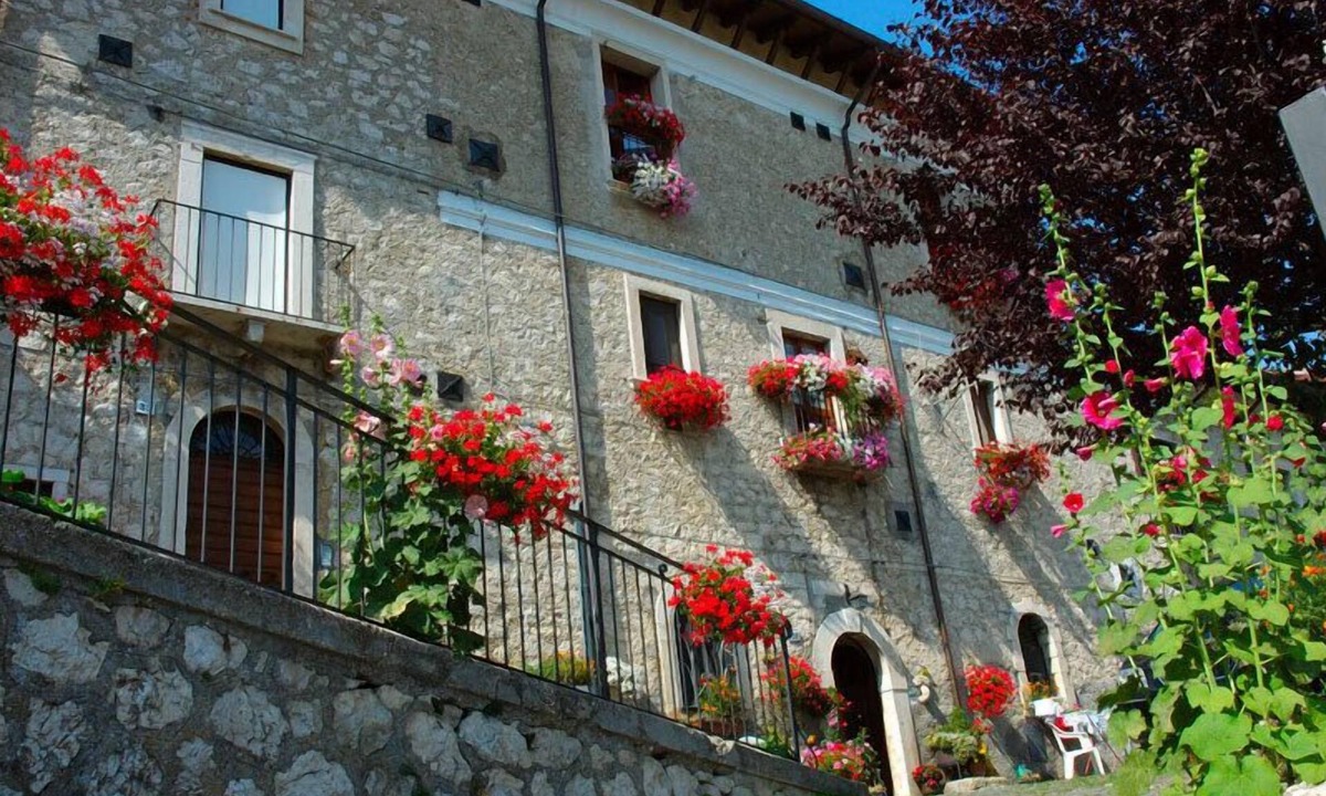 Pescasseroli Bed & Breakfast | Via Della Piazza Bed & Breakfast