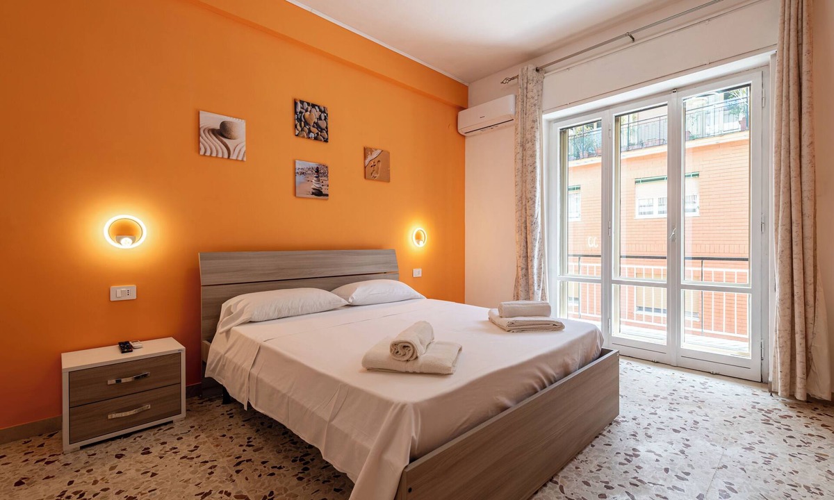 Bagnoli Apartment | Via Diomede Carafa 58