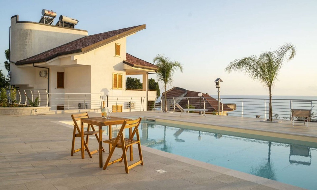 Santa Maria Villa | Villa Acquamarina per Gruppi e Famiglie a Capo Vaticano – Costa degli Dei