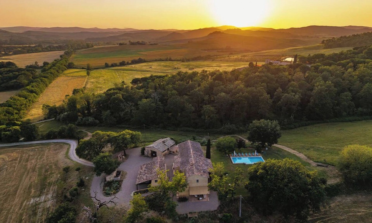Buonconvento Villa | Villa Aiale, 7 En-Suite Bdrs, AC Throughout, Private Pool – Wine Estate