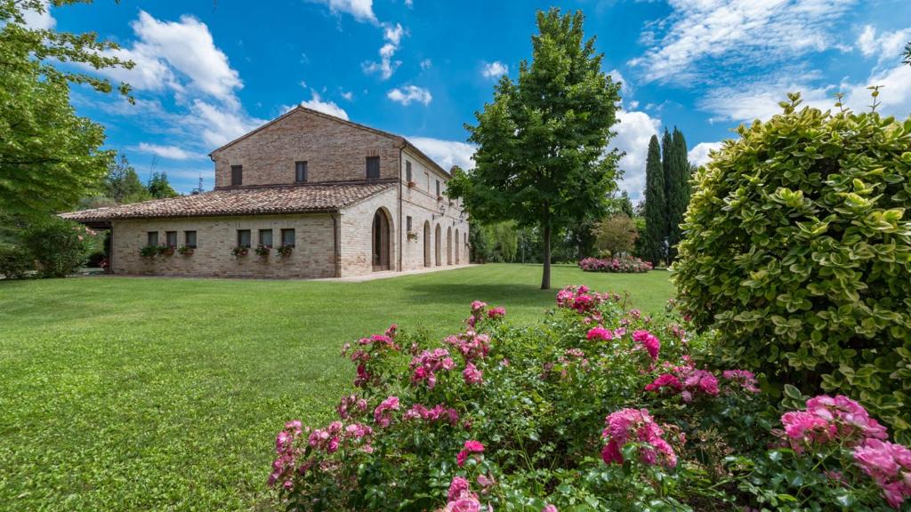 Corridonia Villa | VILLA AMBRAH 12&1, Emma Villas