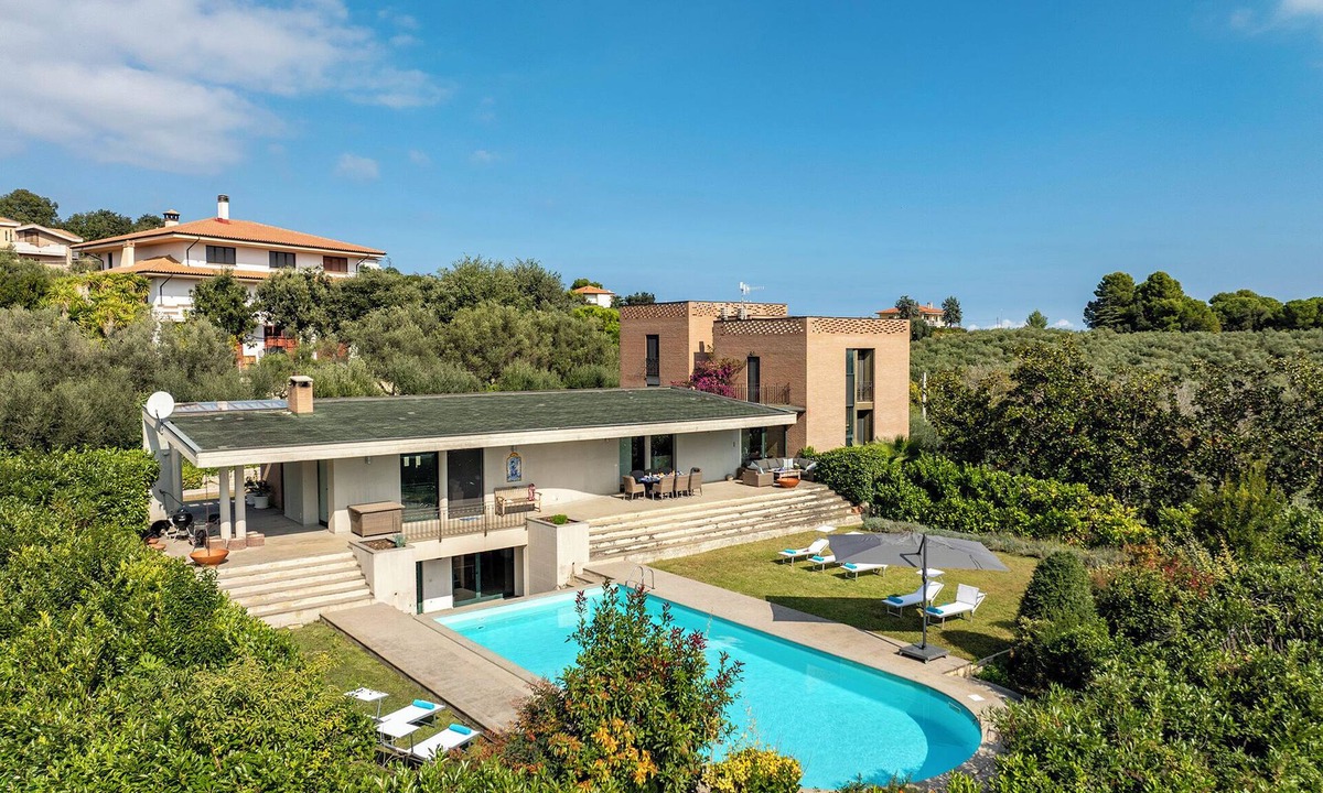 Citta Sant'Angelo Villa | Villa Amyra 6+2, Emma Villas