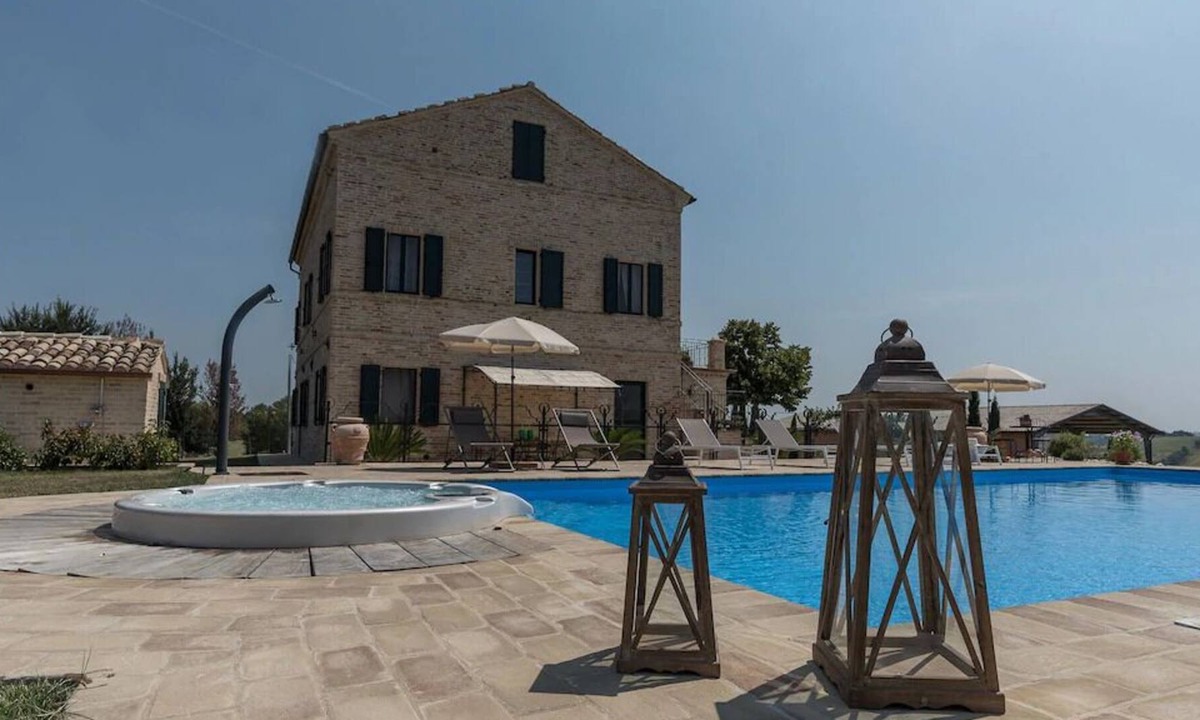 Corridonia Villa | Villa Anita, framed in the rolling hills of the Le Marche