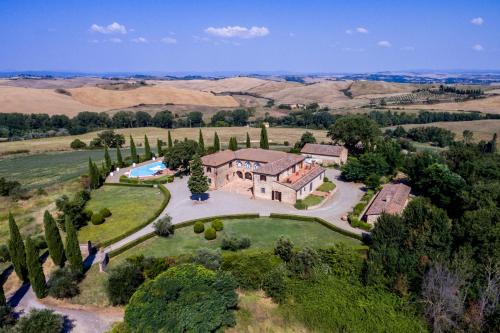 Trequanda Villa | Villa Asciano 20 by Mmega