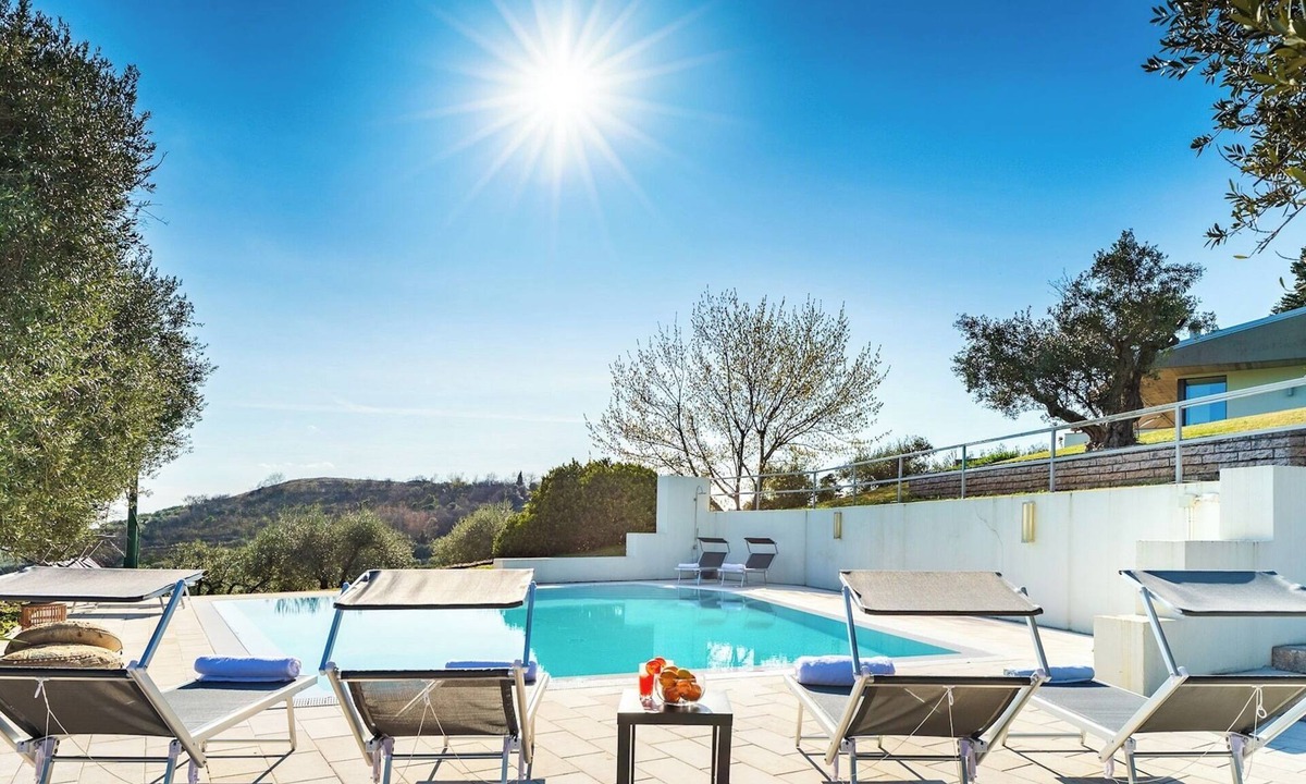Nord-Ovest Villa | Villa degli Ulivi 8, Emma Villas