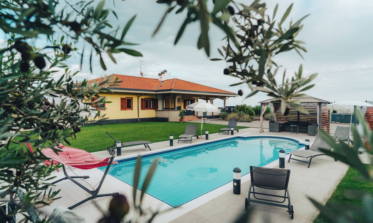 Roseto degli Abruzzi Villa | Villa Giardino with 160sqm - private pool & sea view