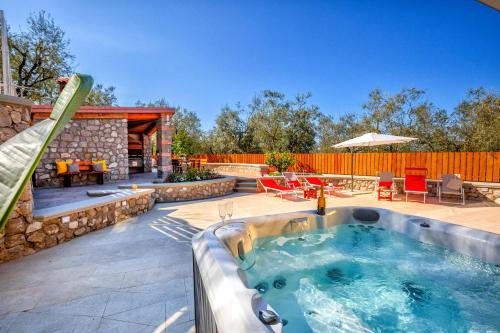 Schiazzano Villa | Villa Hemera - Mediterranean elegance with private jacuzzi and Capri views