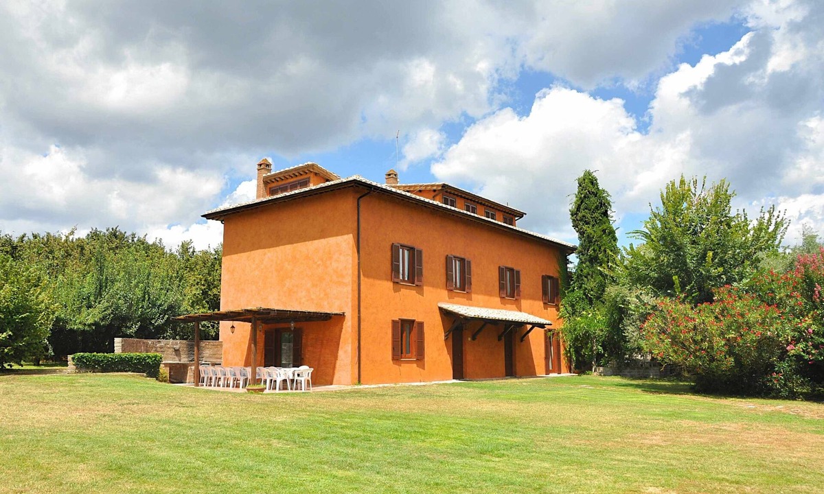 Capranica House | Villa i Noccioli - 18 sleeps, swimmingpool, estate