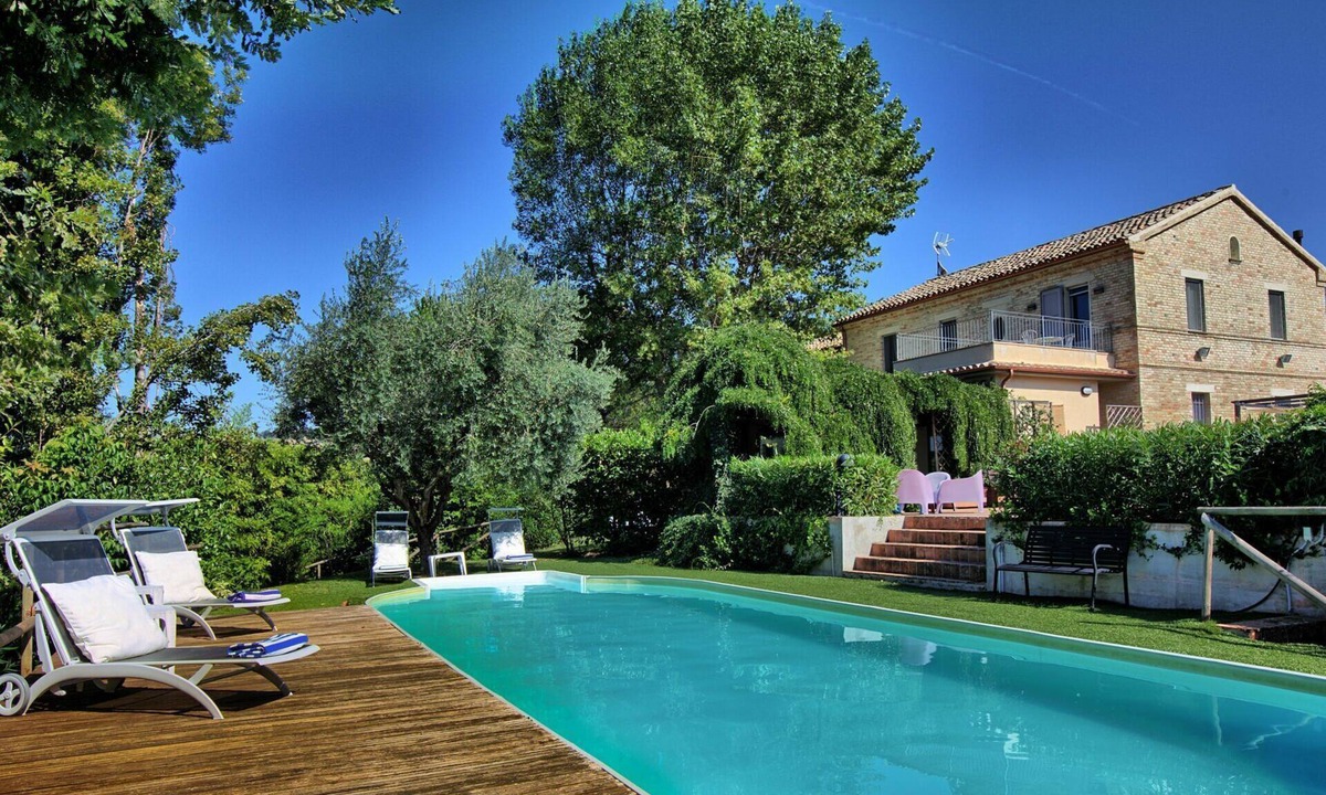Ostra Villa | Villa in Ostra with 6 bedrooms sleeps 14