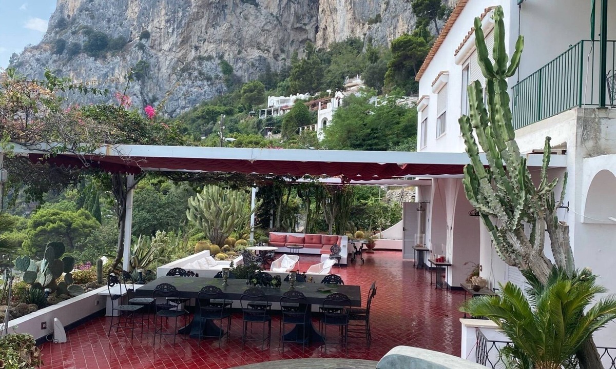 Marina Piccola Villa | Villa in the Mediterranean tradition with high craftsmanship research
