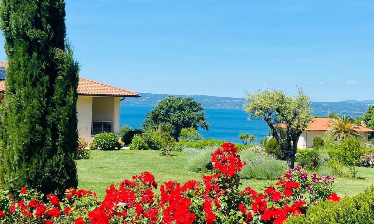 Bolsena Villa | Villa 'Luxury Apartment Lake View' with Lake View, Private Terrace and Wi-Fi