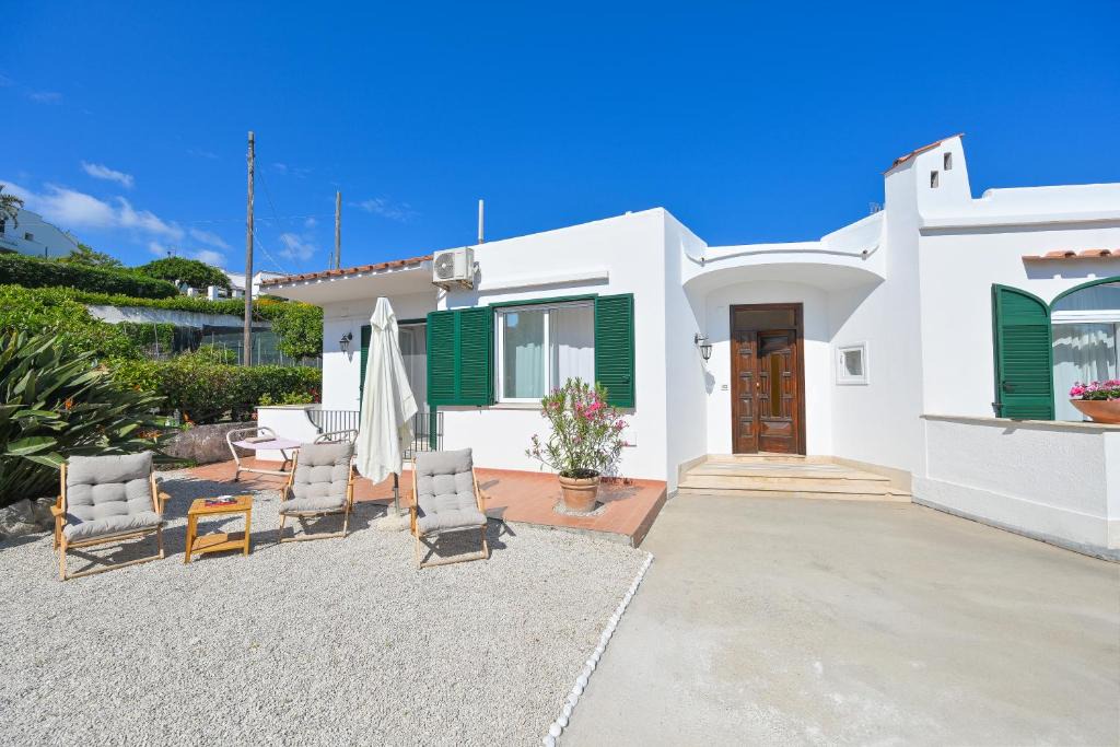 Ischia Ponte Villa | Villa Maddalena a Ischia, Piscina, Giardino Attrezzato, Terrazzi e Parcheggio