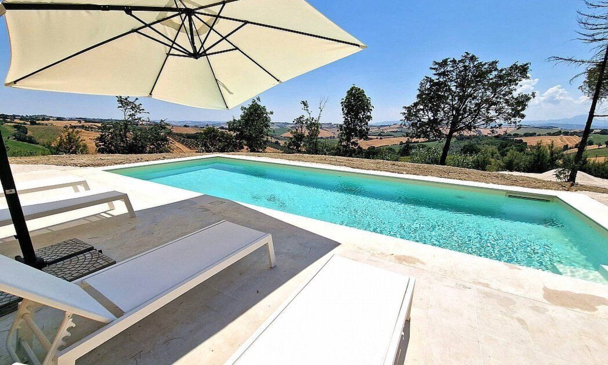Belvedere Ostrense House | Villa Monteluce A: A welcoming apartment that is part of an ancient country house surrounded by meadows and by green hills, with Free WI-FI.