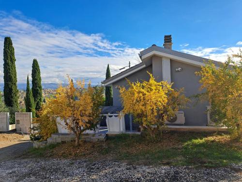 Fonte Nuova House | Villa The Green Door - Casa Vacanze vicino a Roma