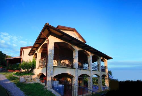 Seggiano House | Vitabella Toscana
