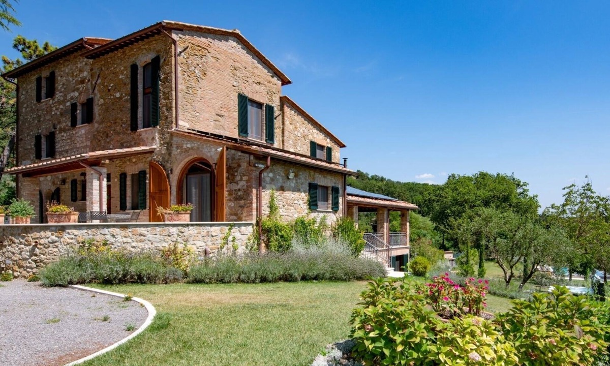Montepulciano Villa | Walk to Town-Luxury Tuscan Estate-5BR+Bonus/6.5BA/Sleeps 16-Infinity Pool & Spa