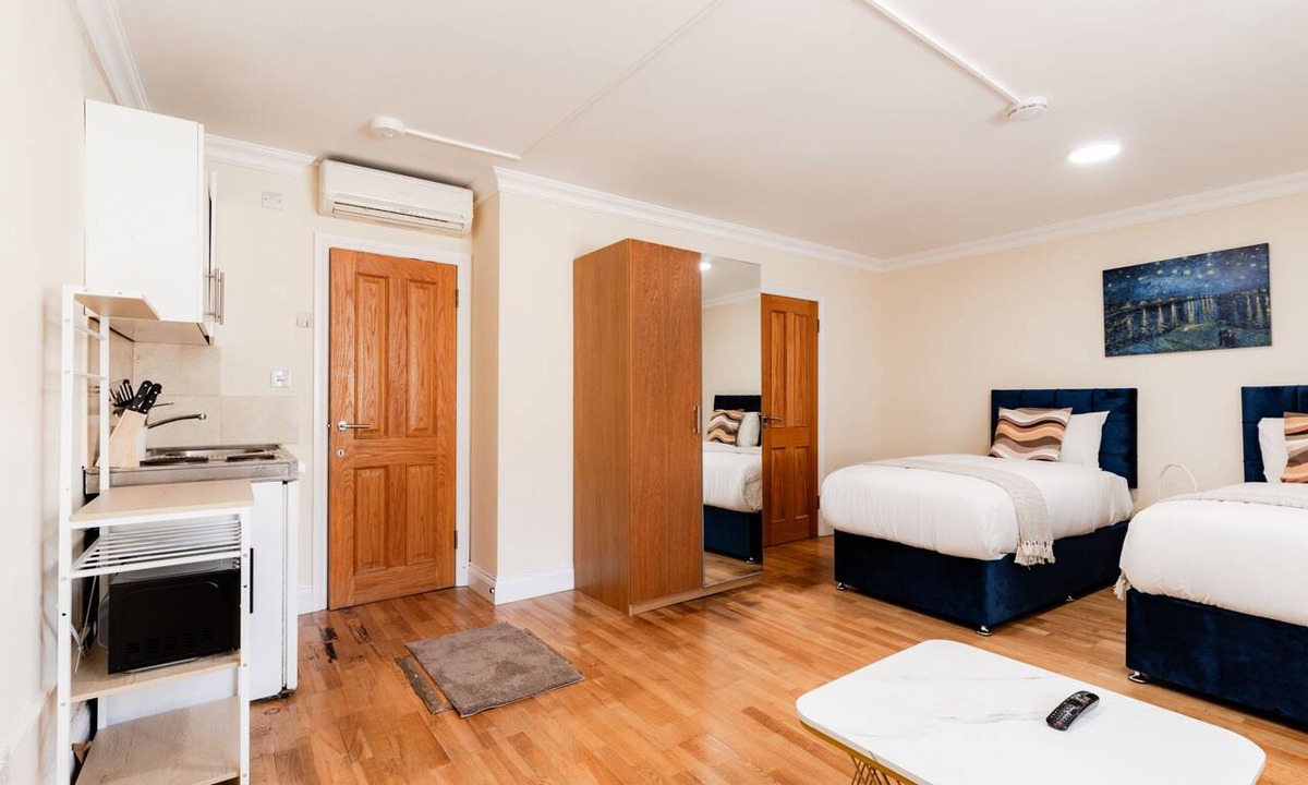 Lancaster Gate Apartment | Warm Standard Studio in Queensway