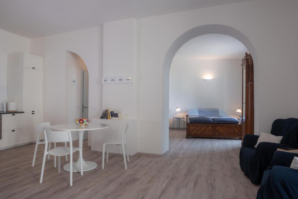 Monte del Lago Apartment | Waterfront Studio