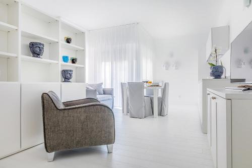 White | Vico Equense