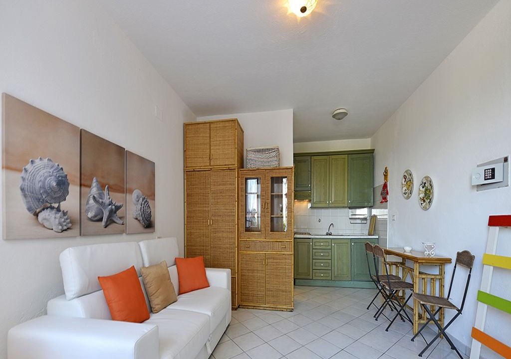 Sant' Andrea Apartment | With Furnished Terrace and Close to the Beach - Apartment Denise 1