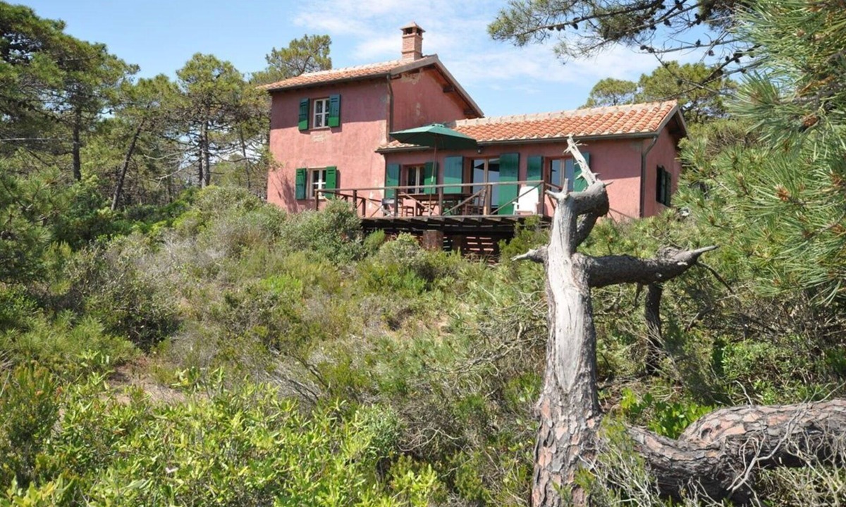 Castiglione della Pescaia Villa | Wonderful private villa for 10 guests with WIFI, TV, patio, pets allowed and panoramic view