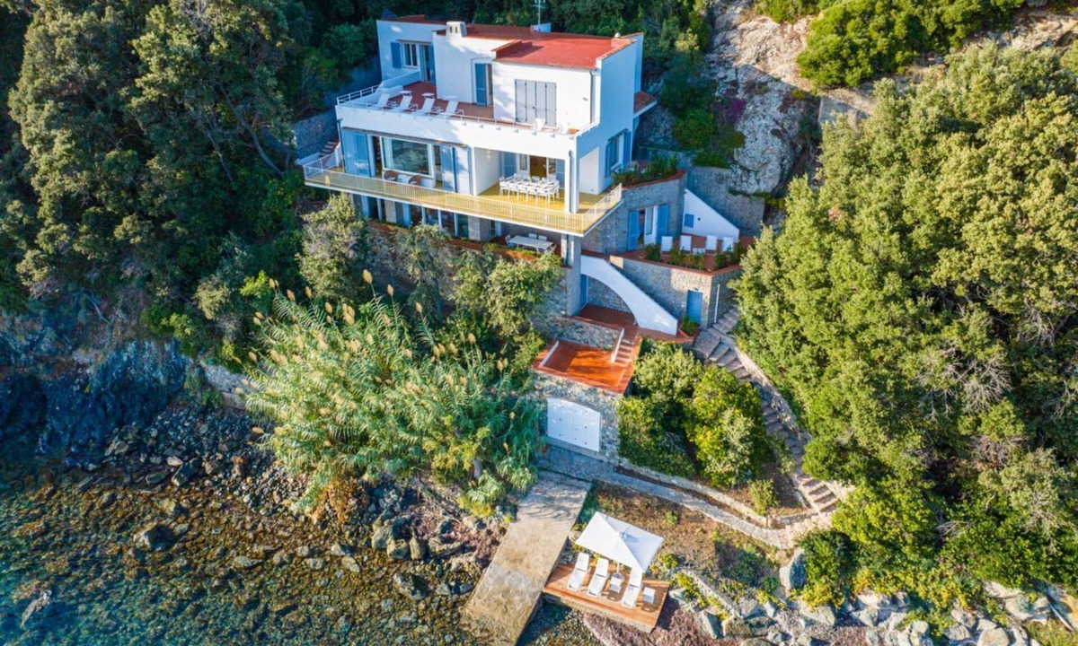 Bagno-Sprizze Villa | Wonderful single villa in a unique location along the coast between procchio and Marciana Marina ,with private beach, air conditioning and wi fi . It can accommodate up to 11 people. It is spread over three levels : from the provincial road, where there