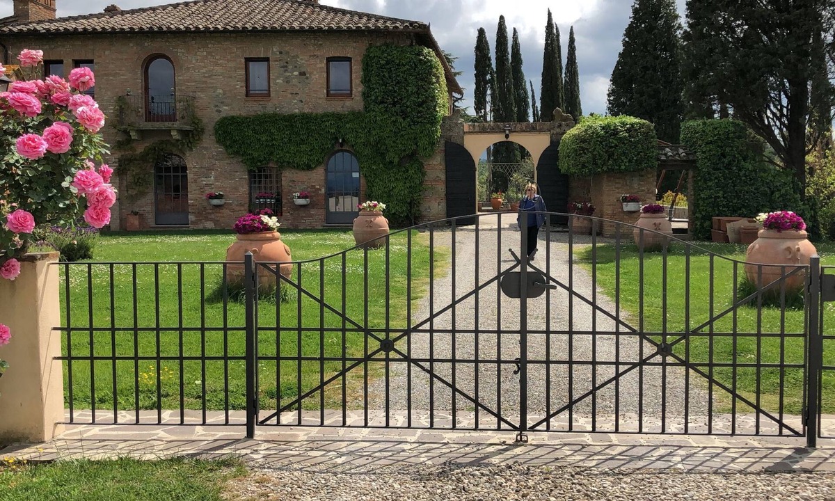 Chiusi Apartment | Wunderschöne Wohnung in Chiusi mit Gemeinschaftspool mit Panoramablick by Interhome
