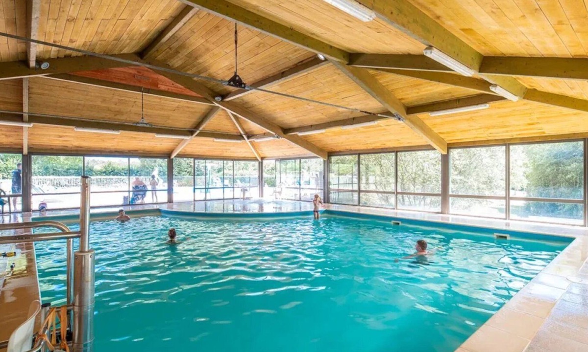 Pressignac House | ZEcamping 4 étoiles piscine couverte piscine chauffée locatif TV 40m2