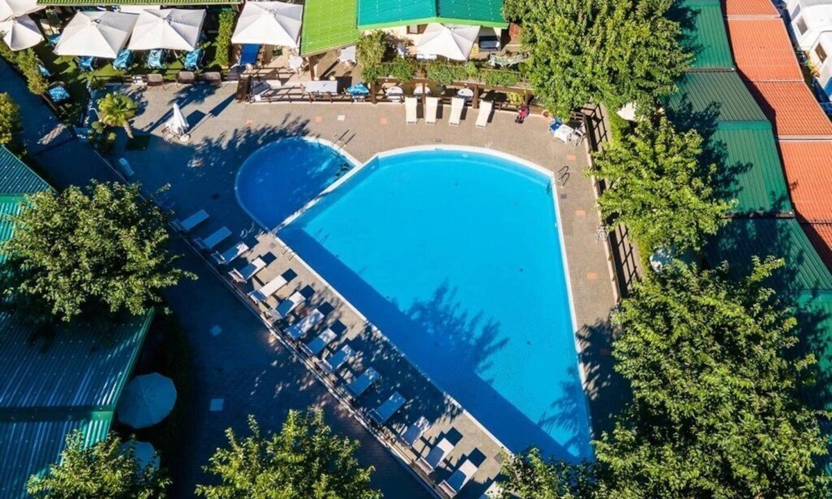Pineto House | ZEcamping 4 étoiles piscine animaux acceptés mobil-home TV clim 16m2 2 pers