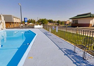 2-Star Hotel ∙ Americas Best Value Inn Wall