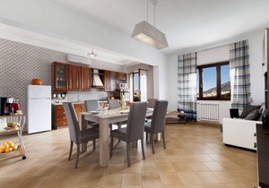 AMORE RENTALS - Apartment Orazio with Private Terrace, Air Conditioning, WI-FI, Town Center
