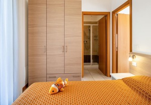 Apartment 'Piramidi 05' Near the Beach with Air Conditioning & Garden