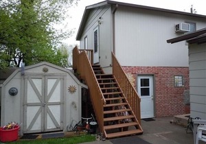 Clean, well furnished 2 bedroom apartment, 10 blocks from downtown. Safe, quiet