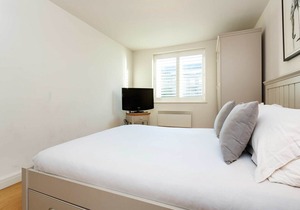 Contemporary by Tower Bridge, by Veeve