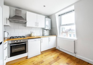 Cosy Bayswater 1 BR on Queensway opp. Underground stn, by Blueground