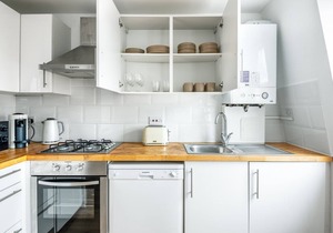 Cosy Bayswater 1 BR on Queensway opp. Underground stn, by Blueground
