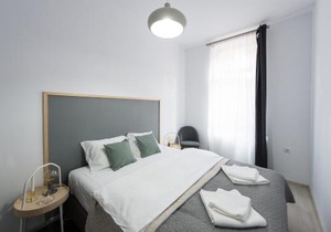 Gorgeous Brasov Flat with Patio and Mountain Views
