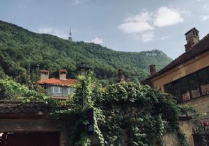 Gorgeous Brasov Flat with Patio and Mountain Views