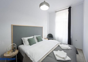 Gorgeous Brasov Flat with Patio and Mountain Views