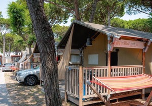 Luxe Sanitary 5 Pers. Villatent at Campsite Village Cavallino near at the beach