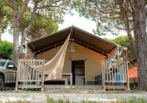 Luxe Sanitary 5 Pers. Villatent at Campsite Village Cavallino near at the beach