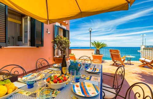 Lacco Ameno Apartment | 100 m² Apartment ∙ 3 bedrooms ∙ 6 guests