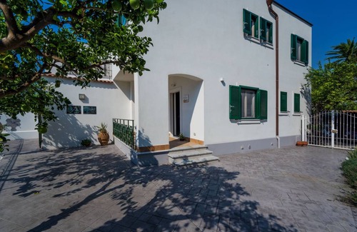 Seiano Villa | 150 m² Villa ∙ 4 bedrooms ∙ 12 guests